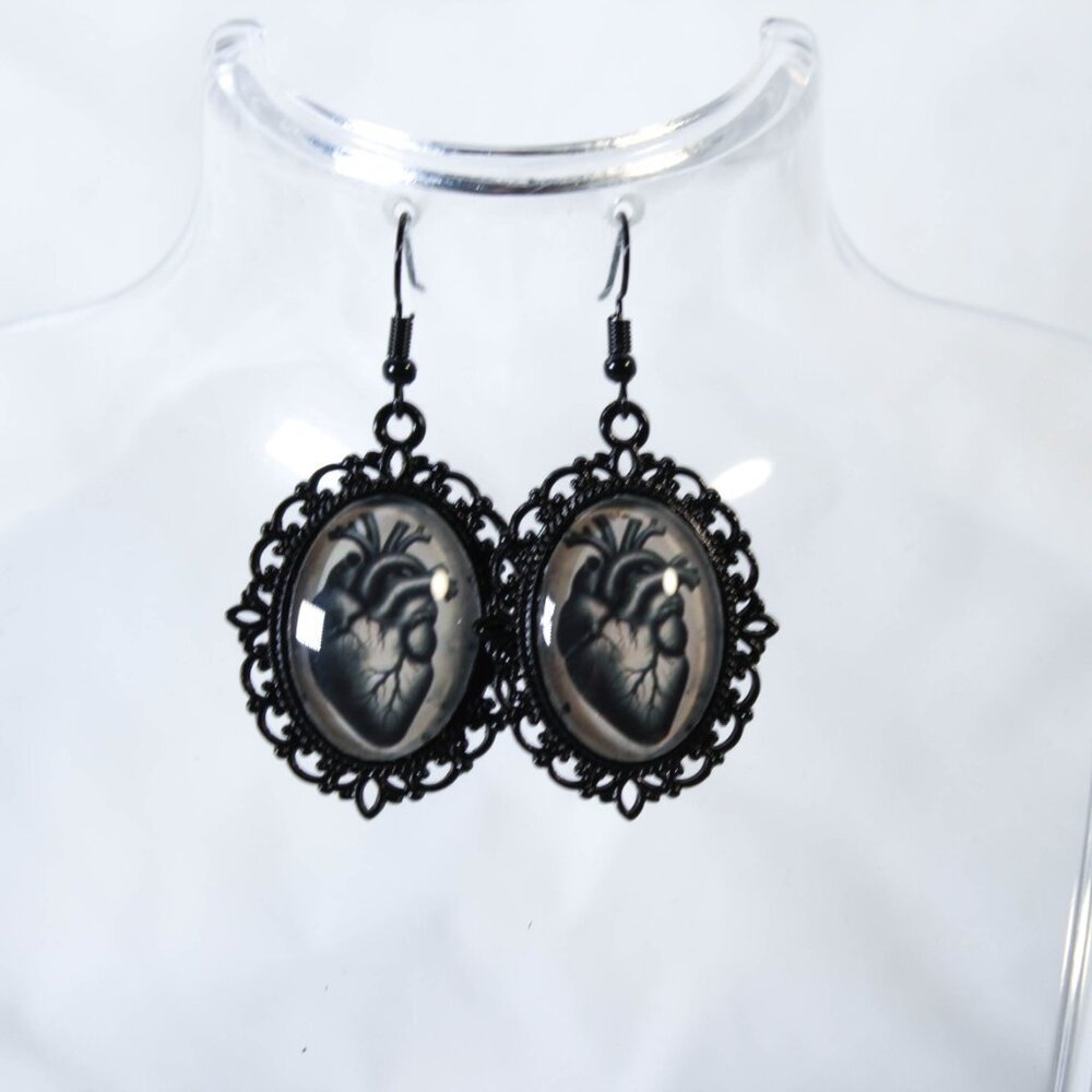 🔨 Gothic “Heart of the Hollow” Anatomical Heart Black Metal Cameo Earrings